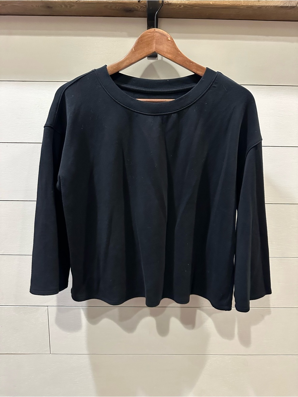 Lou & Grey Black Long-Sleeve Crewneck Top- size Medium
